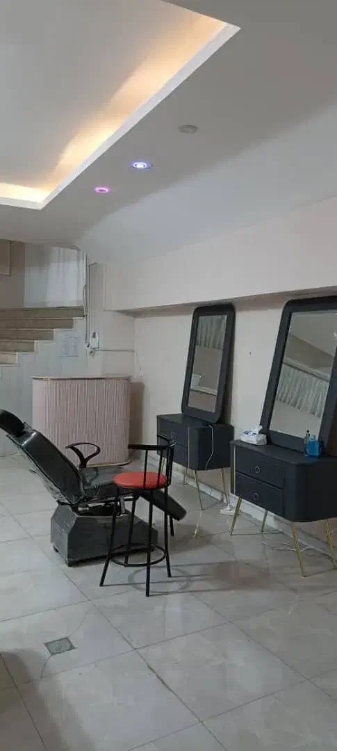 وسایل سالن زیبایی در حد نو|آرایشگاه و سالنهای زیبایی|ایلام, |دیوار