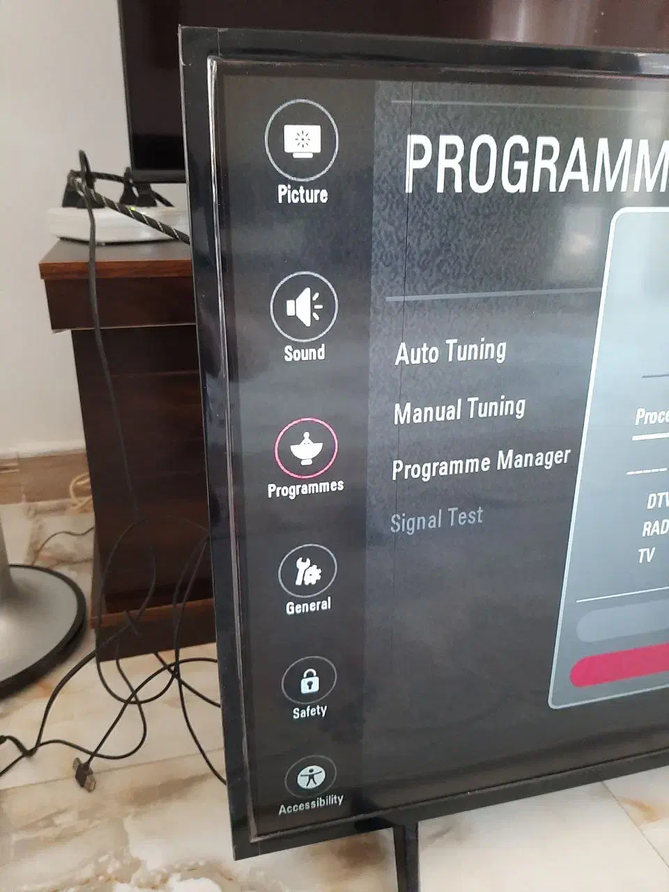 تلویزیون ال جی فرش ۶متری|تلویزیون و پروژکتور|کرج, سیاه کلان|دیوار