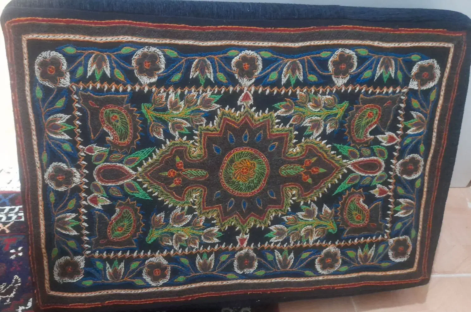 ۳ عدد پشتی پته نو|پشتی|کرمان, |دیوار