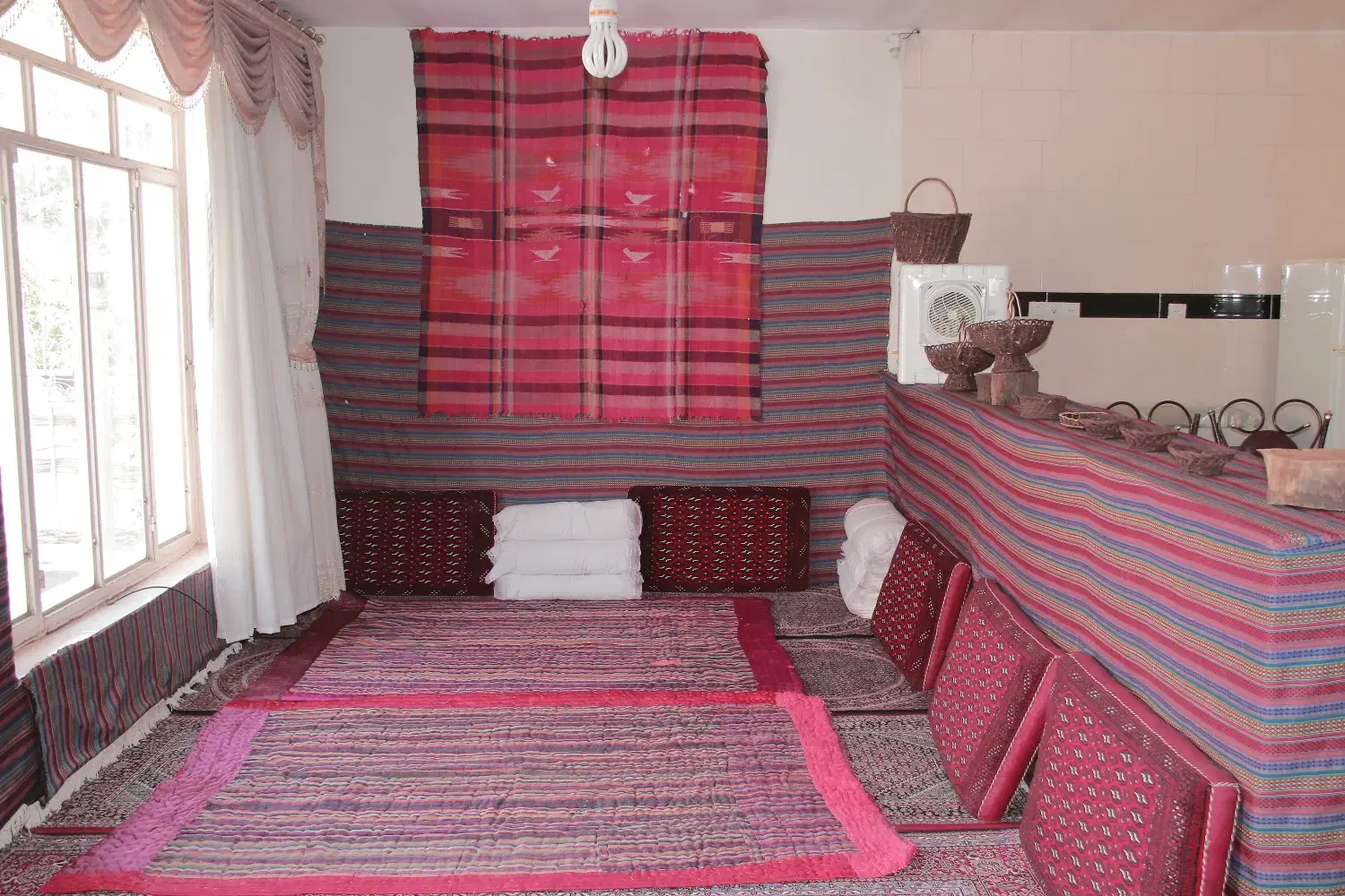 طبقه دوم بومگردی چشمه مارو داریان- استخر روباز|اجارهٔ کوتاه‌مدت آپارتمان و سوئیت|پاوه, |دیوار