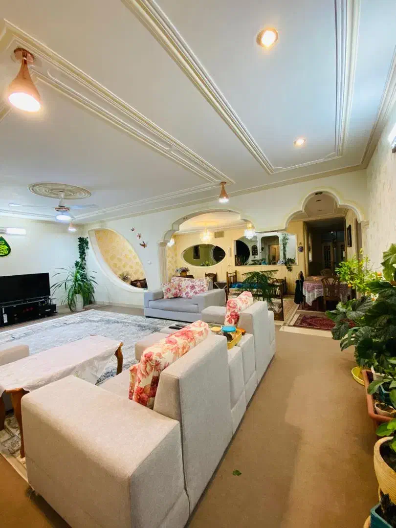 فروش ویلایی واقع در خیابان مدرس|فروش خانه و ویلا|آباده, |دیوار