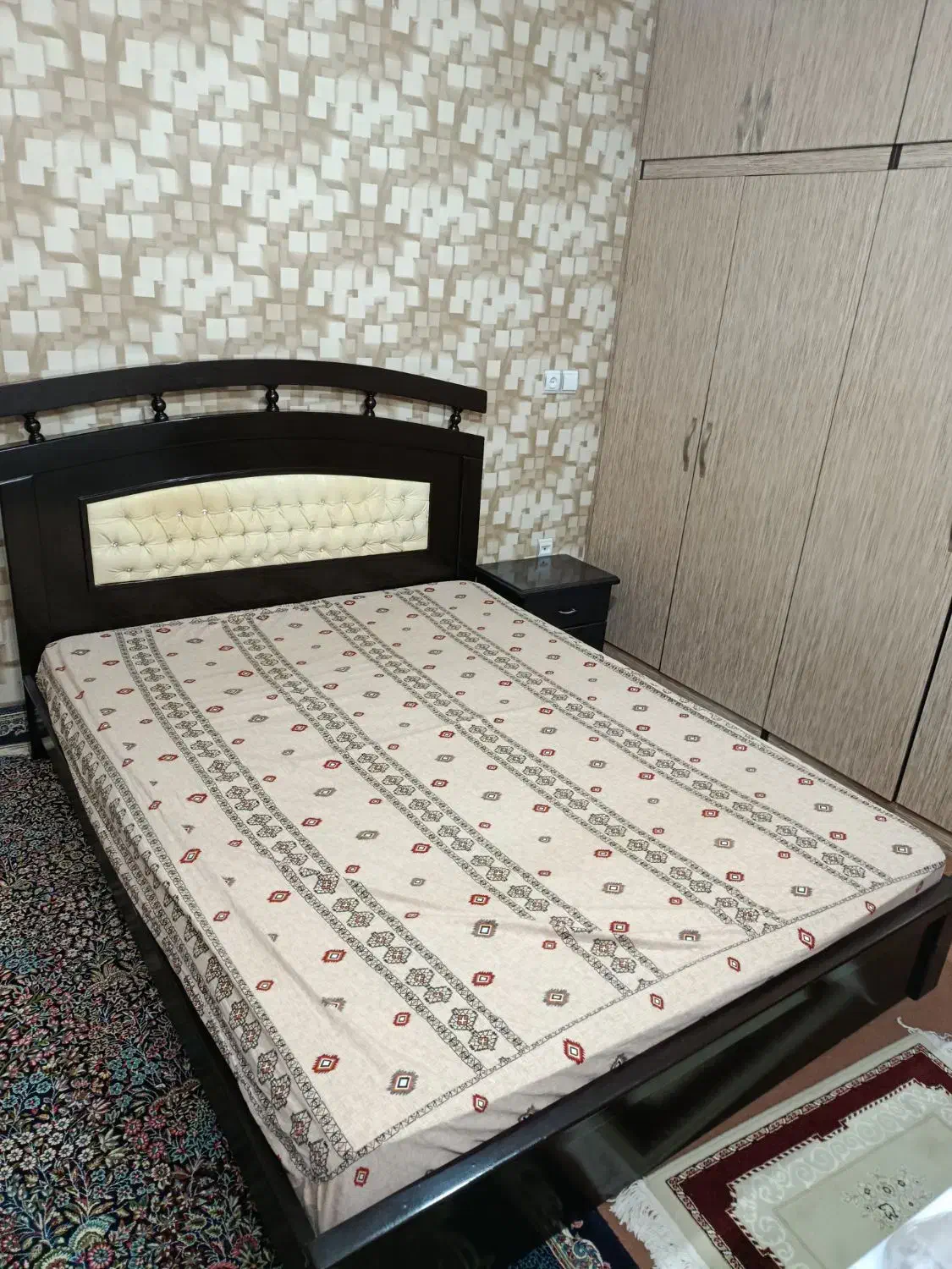 تخت دونفره|تخت و سرویس خواب|اصفهان, بهارستان|دیوار