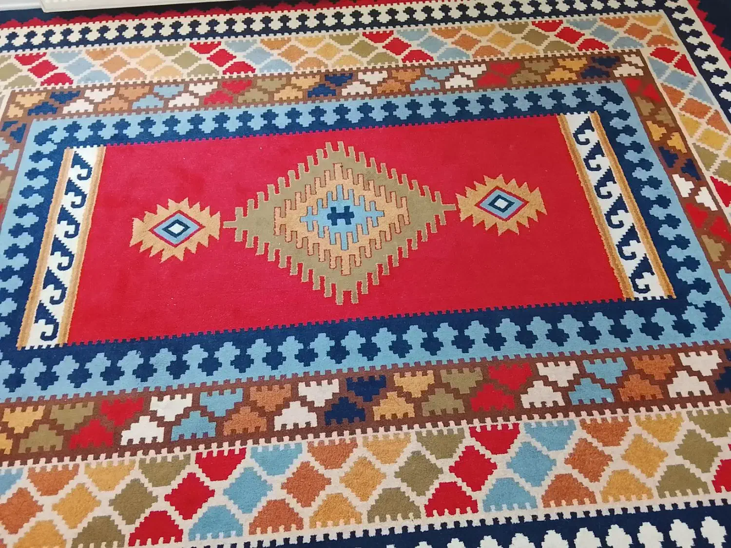 فرش سه در چهار سه عدد به همراه یک پادری|فرش|مشهد, چهارچشمه|دیوار