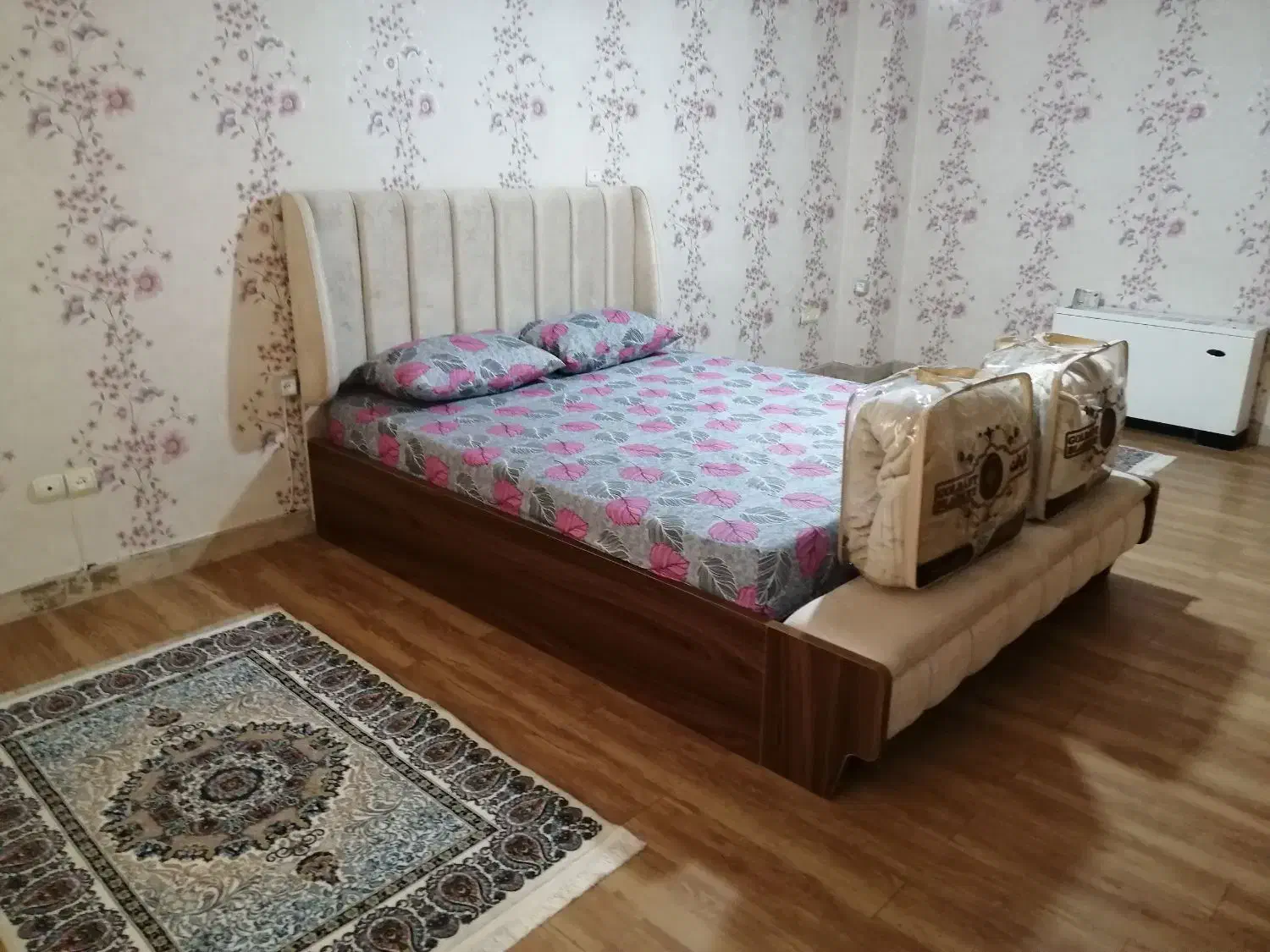 اجاره آپارتمان(مبله) مستقل و حیاط دار - پارک مشتاق|اجارهٔ کوتاهمدت آپارتمان و سوئیت|اصفهان, پارک مشتاق|دیوار