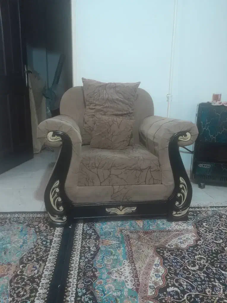 مبل ۷نفره بعلت تغییر دکوراسیون|مبلمان خانگی و میز عسلی|رشت, باهنر|دیوار