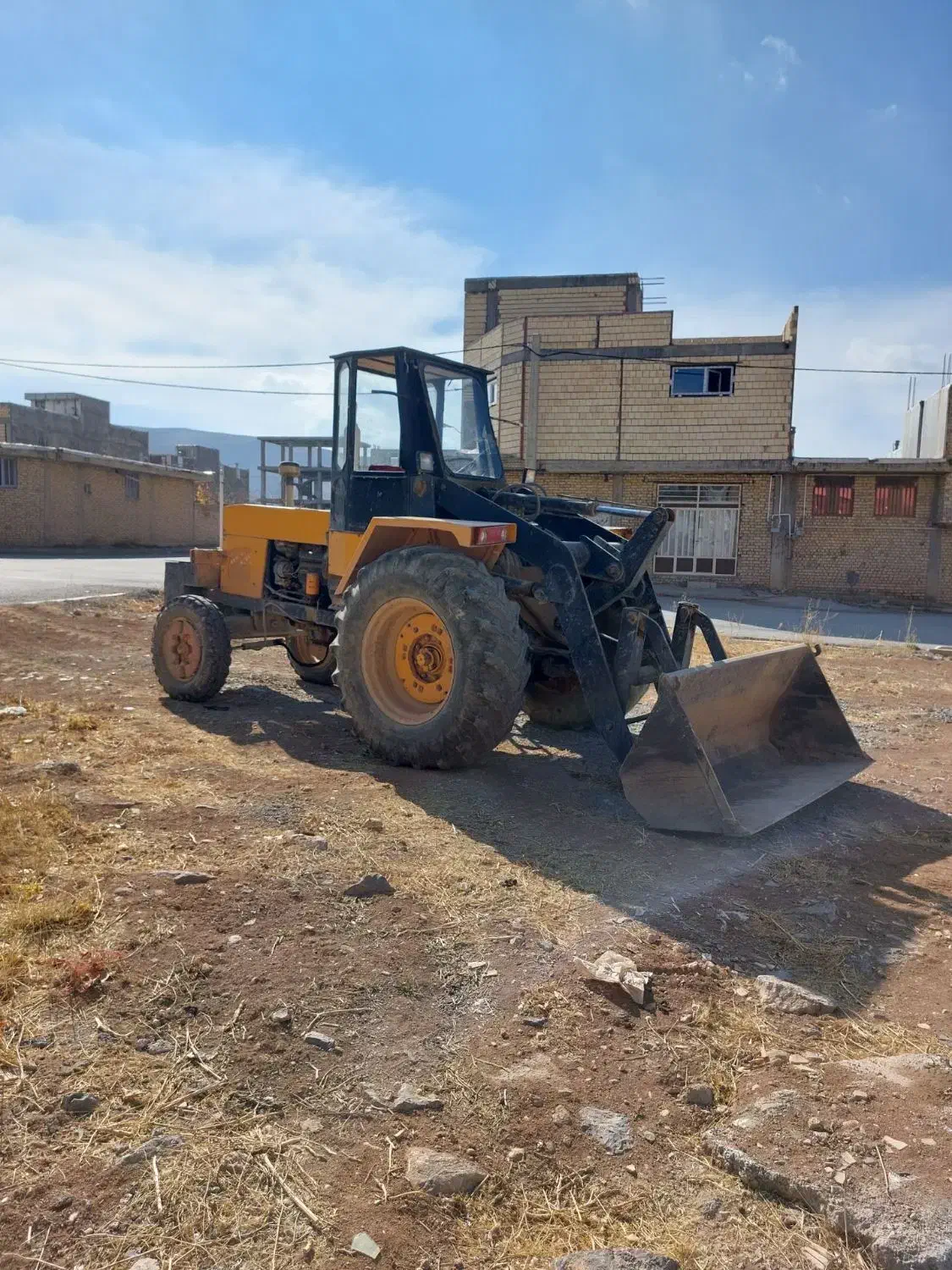 تراکتور رومانی بیل عقب|خودرو سنگین|شهرکرد, |دیوار