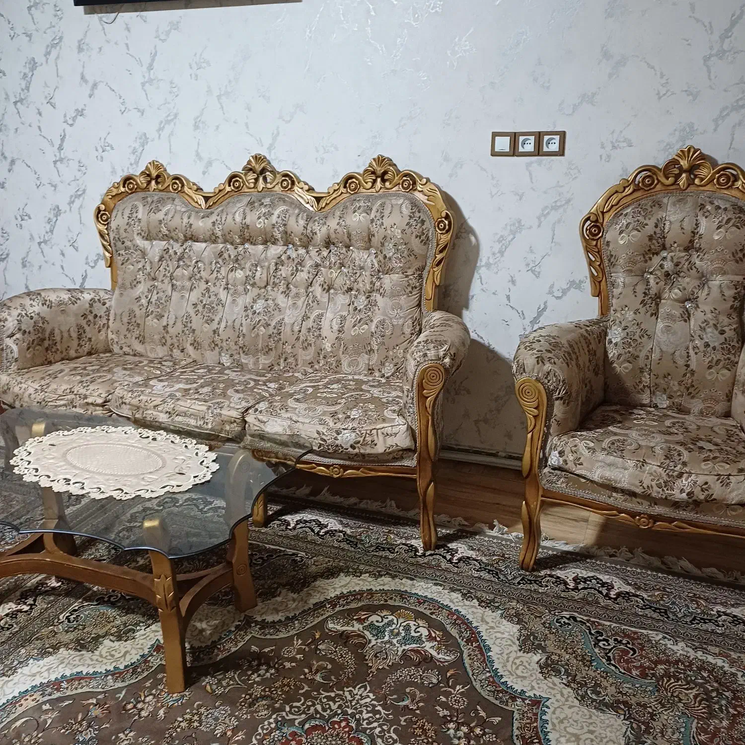 فروش فوری مبل سلطنتی|مبلمان خانگی و میز عسلی|نظرآباد, مصطفی آباد|دیوار