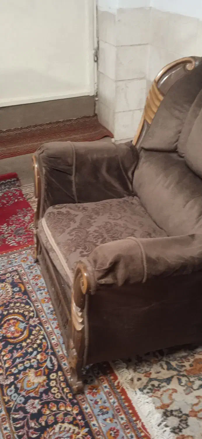 مبل ۶ نفره با چوب بسیار مقاوم|مبلمان خانگی و میز عسلی|مشهد, عامل|دیوار