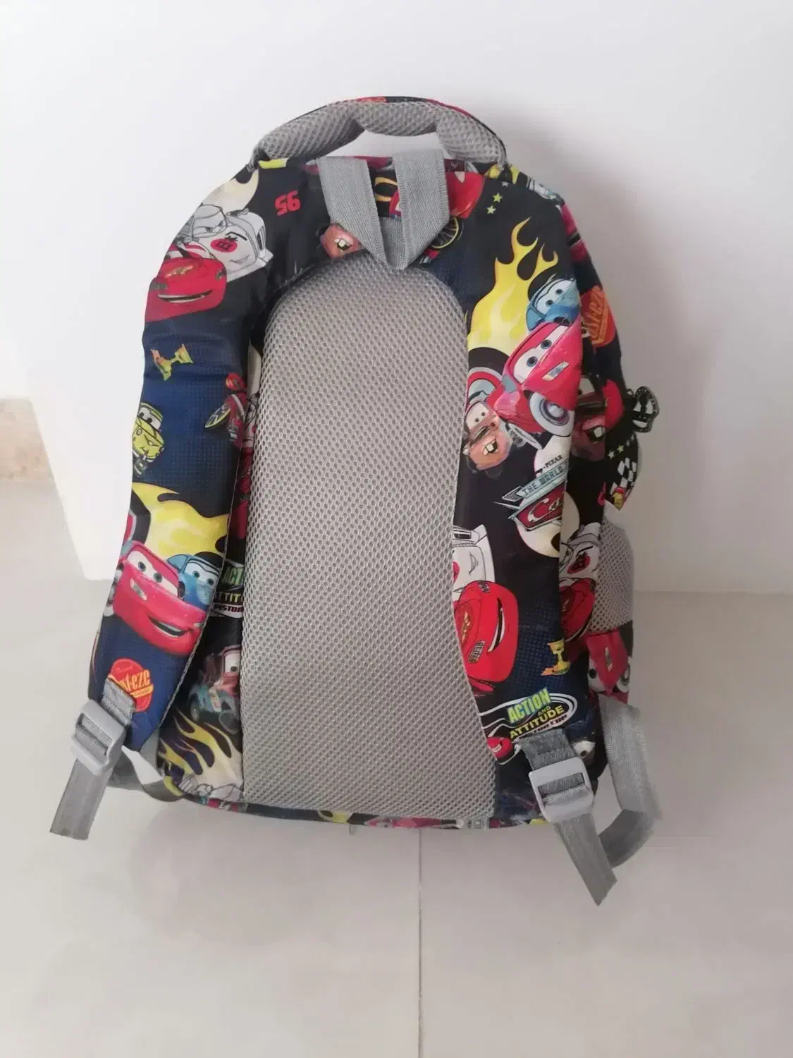 کیف مدرسه|کیف، کفش، کمربند|رشت, یخسازی|دیوار