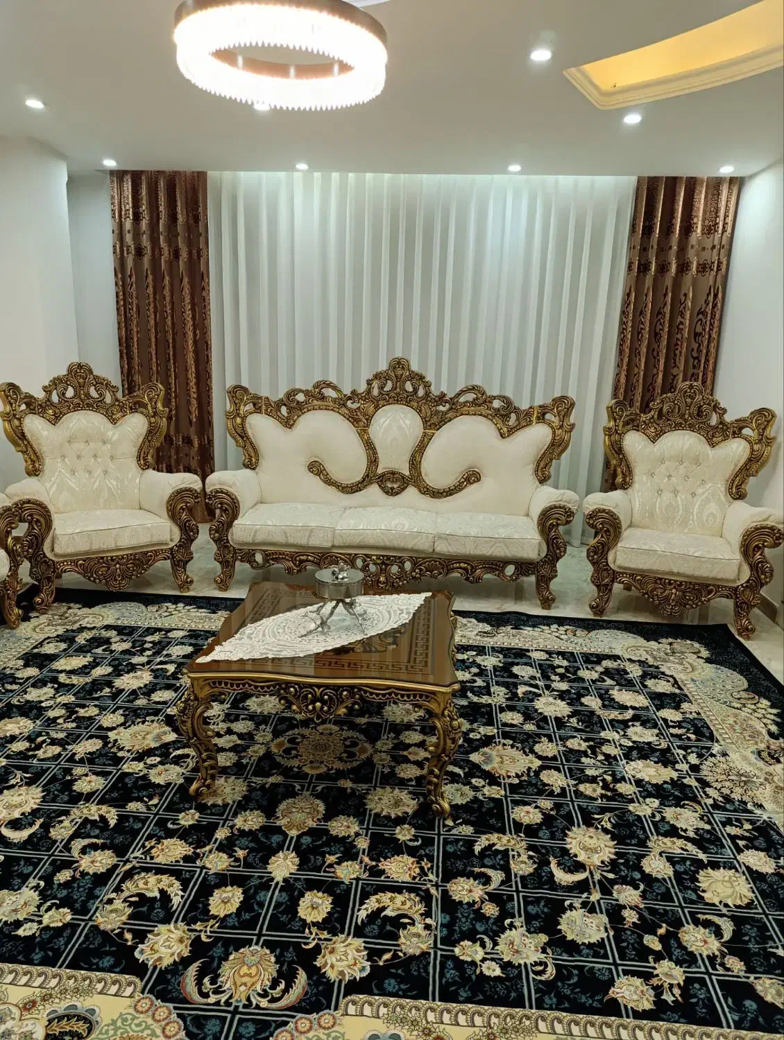 یک دست مبل نه نفره|مبلمان خانگی و میز عسلی|گلستان (تهران), |دیوار