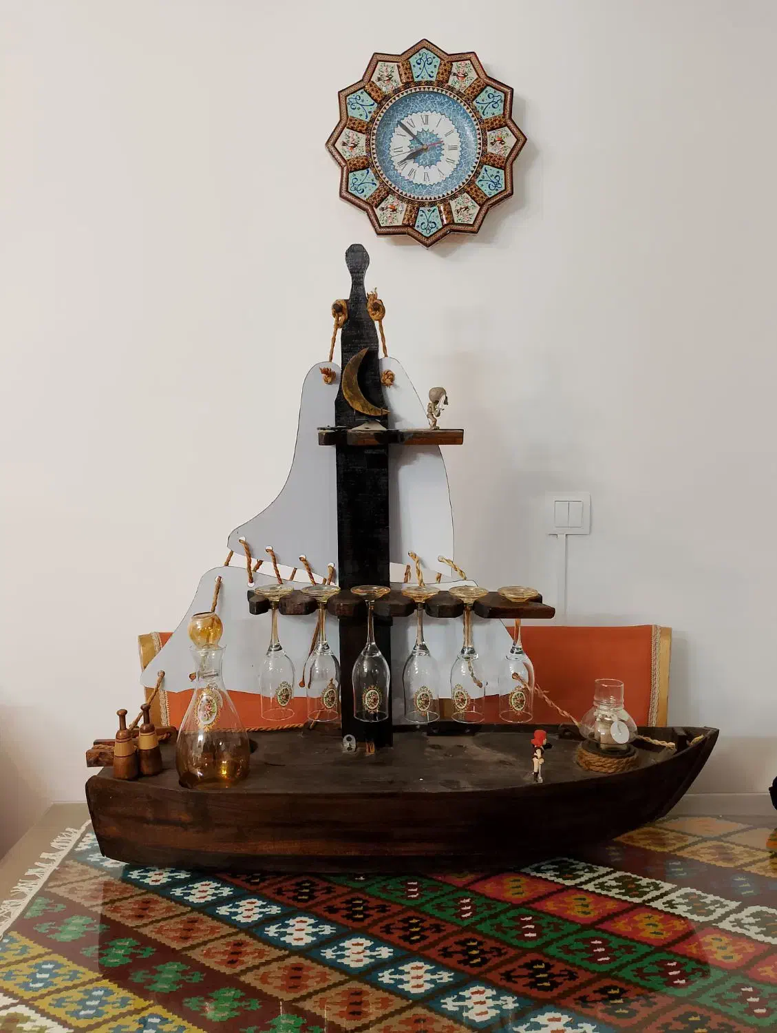 دکوری و بار قایق چوبی و جام شراب خوری|صنایع دستی و سایر لوازم تزئینی|هشتگرد, فاز ۷ مهستان|دیوار