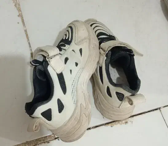 2 عدد کفش|کفش و لباس بچه|آبادان, |دیوار