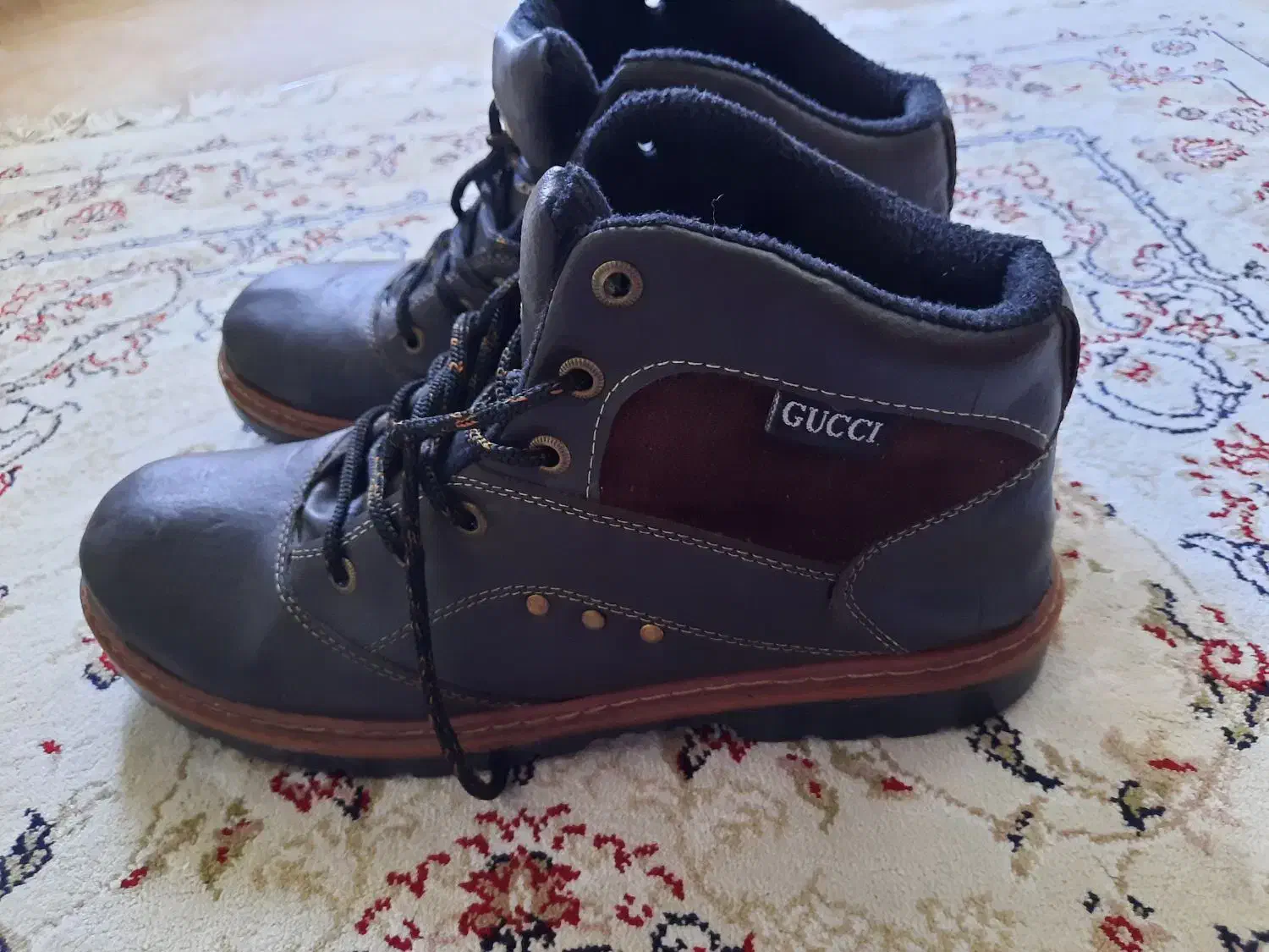 کفش ساق دار|کیف، کفش، کمربند|اندیشه, اندیشه فاز ۱|دیوار