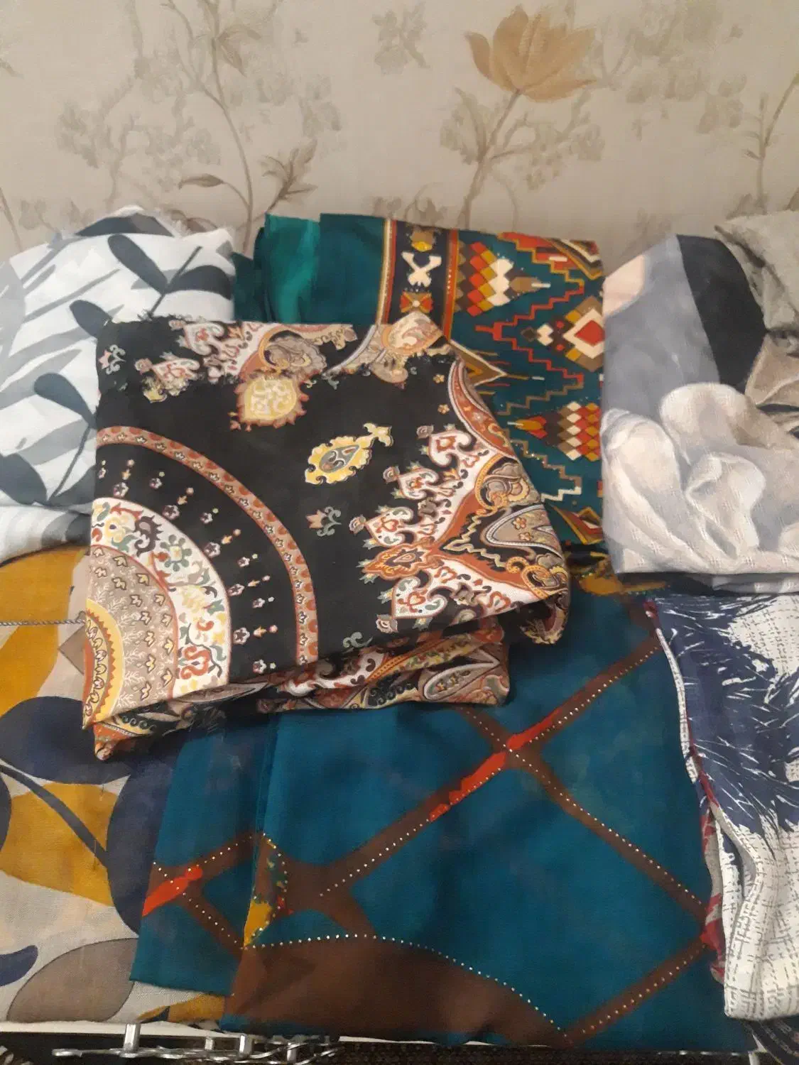 یازده عدد روسری  وشال|لباس|شیراز, شهرک ایثار|دیوار