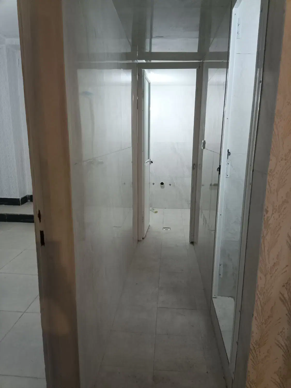 نواب صفوی|اجارهٔ آپارتمان|شیراز, کوشک میدان|دیوار