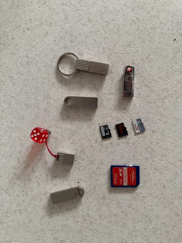 ۵ عدد فلش و ۴ sd card|قطعات و لوازم جانبی رایانه|تبریز, |دیوار