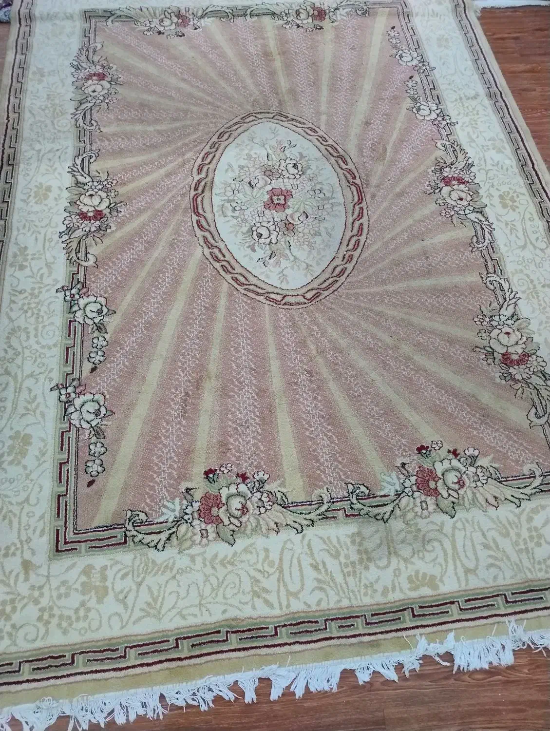 فرش|فرش|فردیس, ثابتی|دیوار