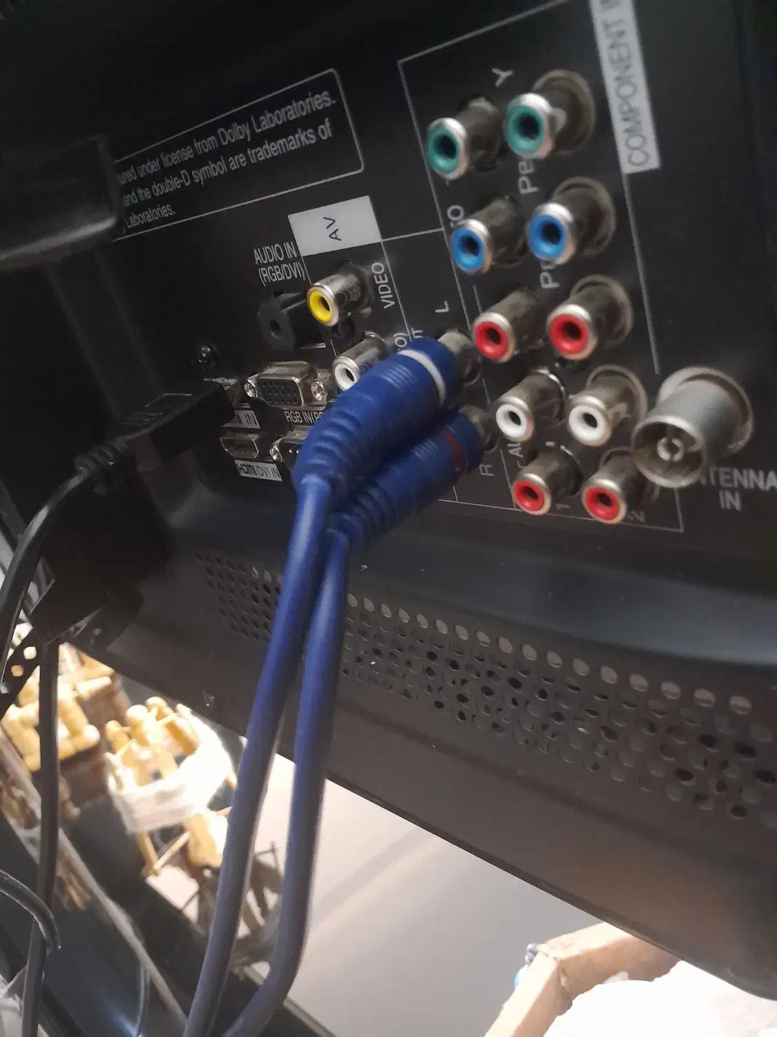 تلویزیون|تلویزیون و پروژکتور|بهمن صغاد, |دیوار