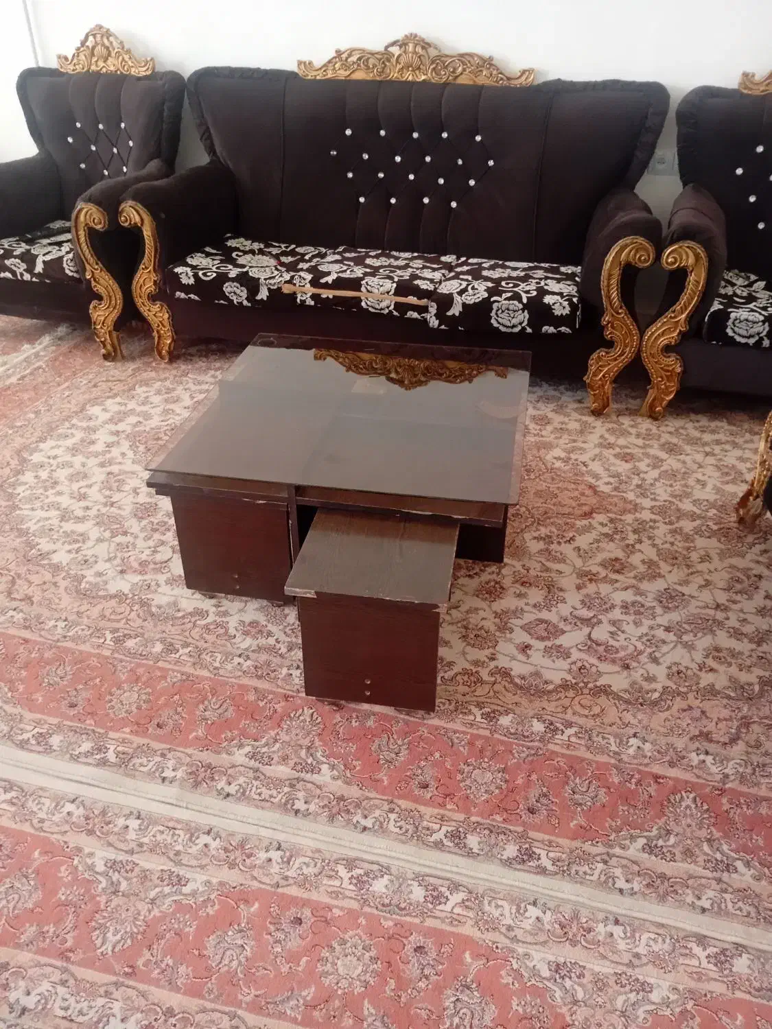 مبل نو یدونه زدگی همرا با میز وسط و ۳تا عسلی|مبلمان خانگی و میز عسلی|کوهدشت, |دیوار