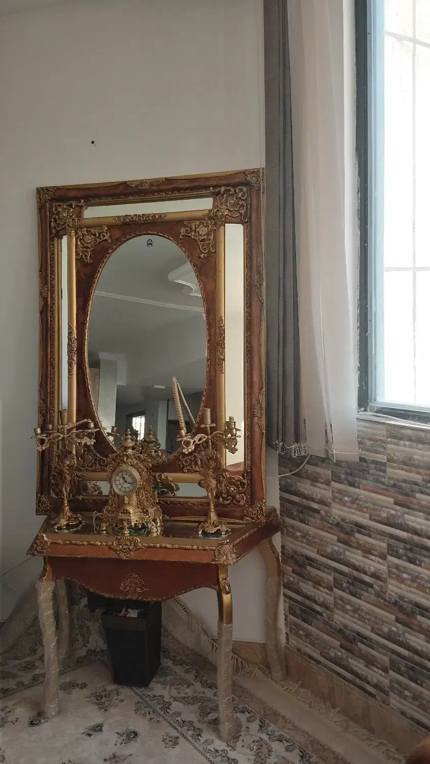 آینه شمعدان|آینه|صدرا-فارس, فاز ۱|دیوار