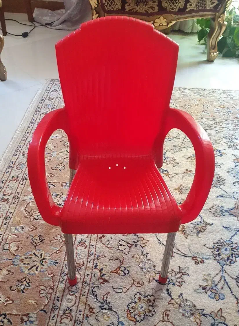 میز تحریر و نیمکت السا و آنا/ صندلی پایه فلزی کودک|اسباب و اثاث بچه|تهران, امیریه|دیوار