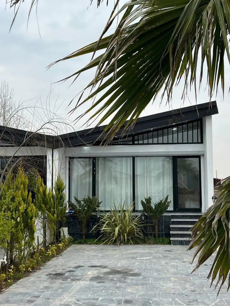 ویلا نما شیشه مدرن 175 متری خوش نقشه|فروش خانه و ویلا|املش, |دیوار