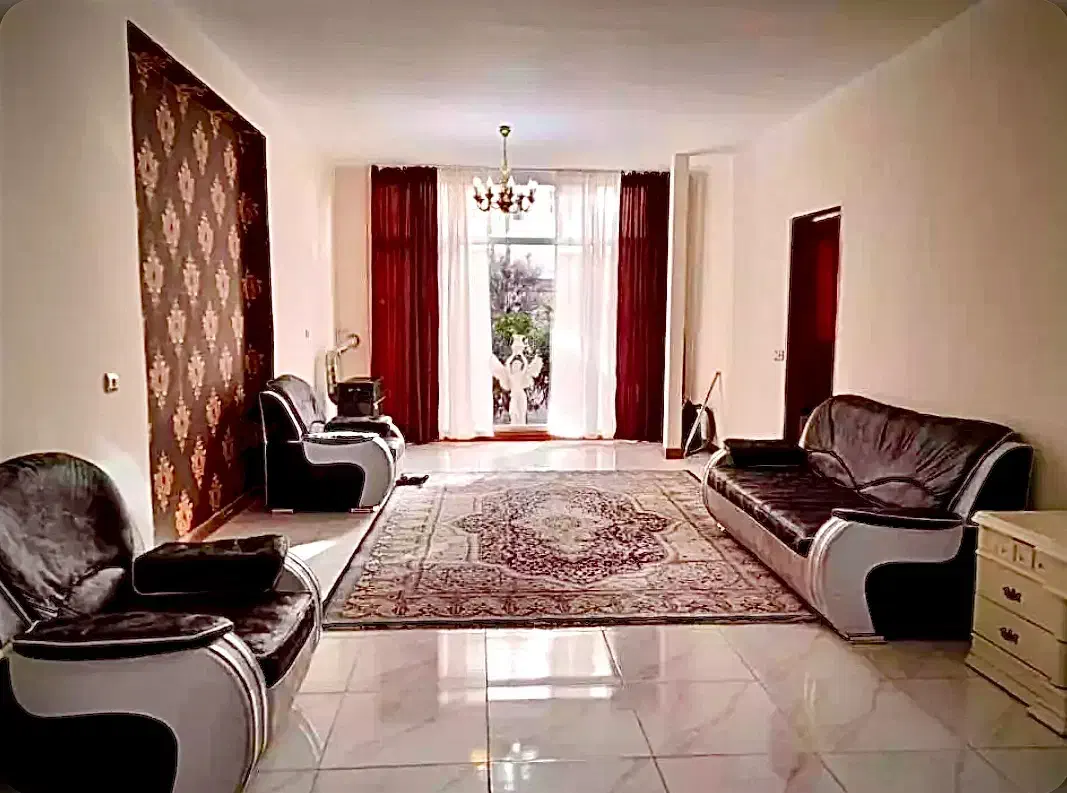 90متر/ دو خواب/ همکف/ ۲۰۰ متر حیاط