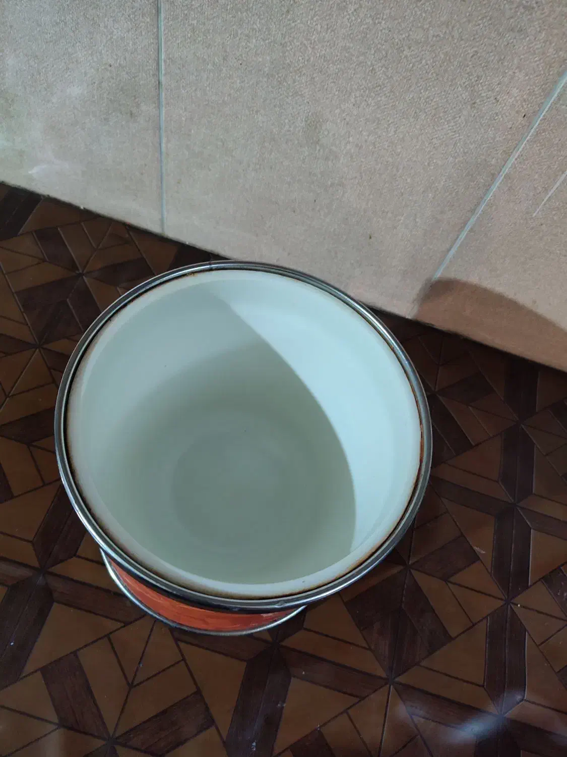 یخدان یا جا یخی قدیمی|ظروف نگهدارنده، پلاستیکی، یک‌بارمصرف|کرج, فاز ۳ گوهردشت|دیوار