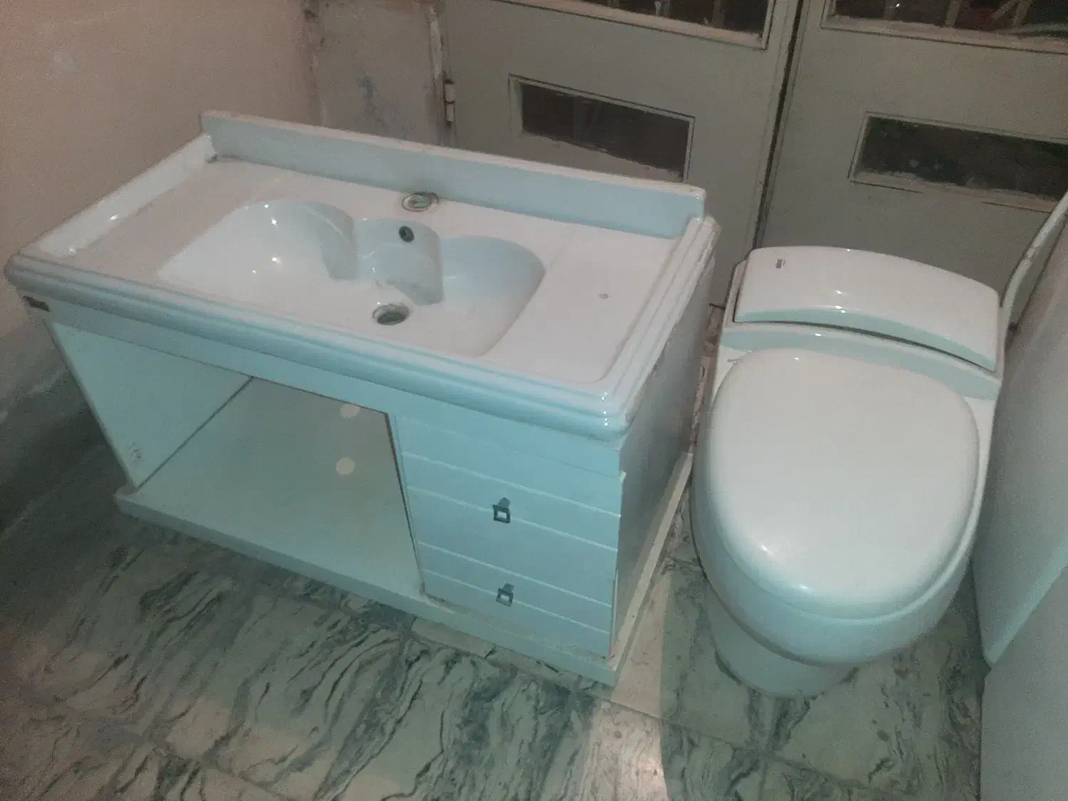 توالت فرنگی برند مروارید به همراه روشویی رایگان|لوازم سرویس بهداشتی|آمل, |دیوار