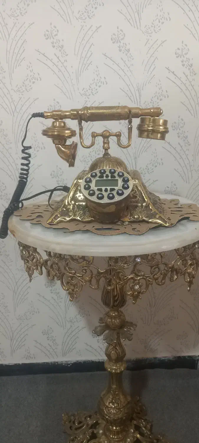 میز برنز نونو با تلفن برنز نو|میز تلفن|ملایر, |دیوار