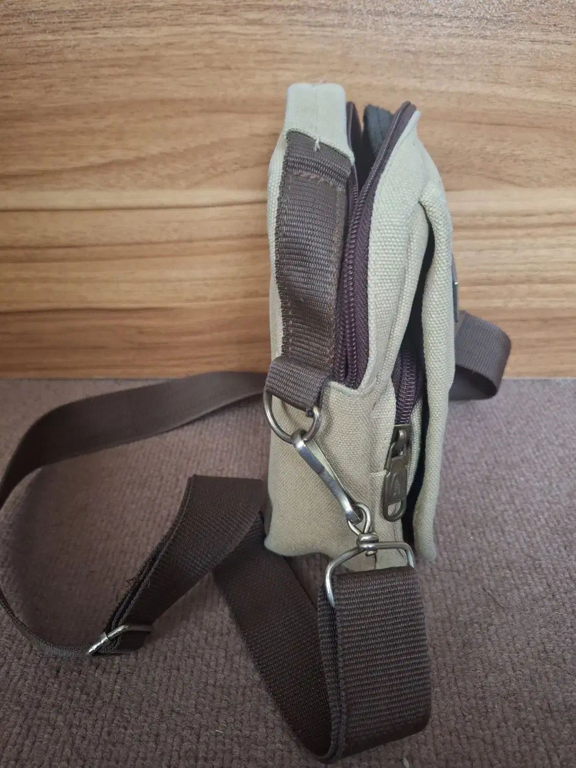 کیف دوشی نو|کیف، کفش، کمربند|کرج, ساسانی (قلمستان)|دیوار