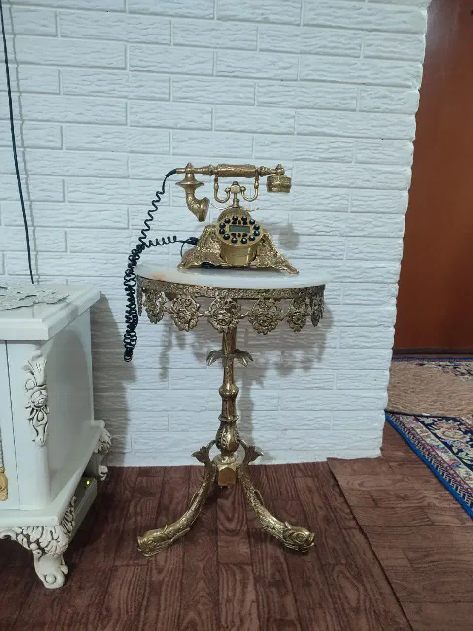 تلفن و میز برنز|صنایع دستی و سایر لوازم تزئینی|رباط‌کریم, شهرک والفجر|دیوار