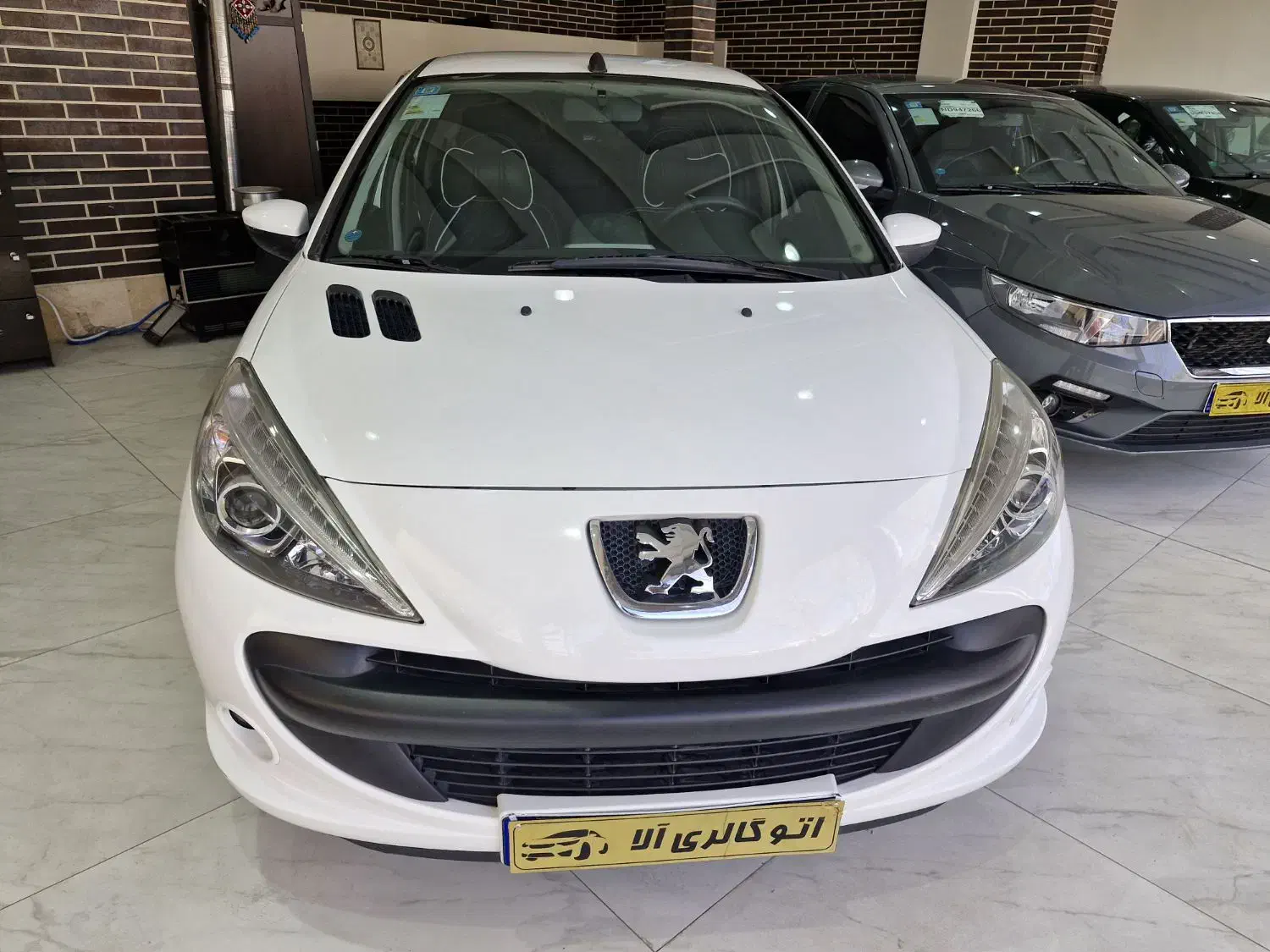 ۲۰۷ دنده ۴۰۲|خودرو سواری و وانت|اصفهان, فروردین|دیوار