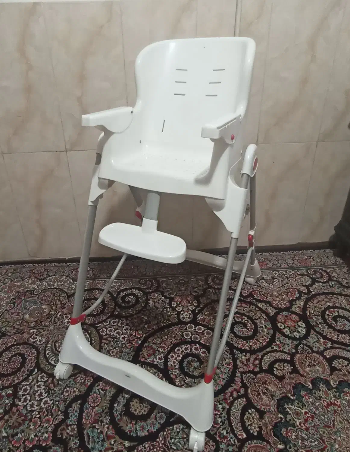 صندلی کودک|تخت و صندلی بچه|رباط‌کریم, رباط‌کریم|دیوار