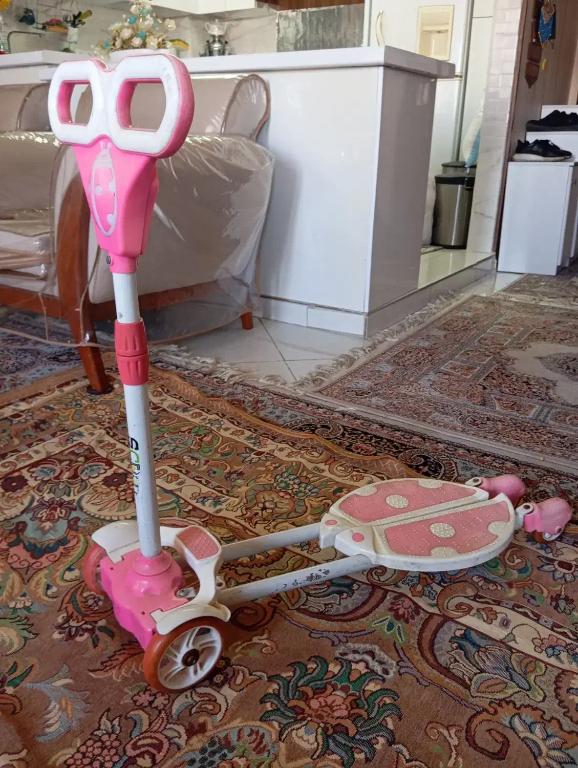 اسکوتر|دوچرخه، اسکیت، اسکوتر|اندیشه, اندیشه فاز ۲|دیوار