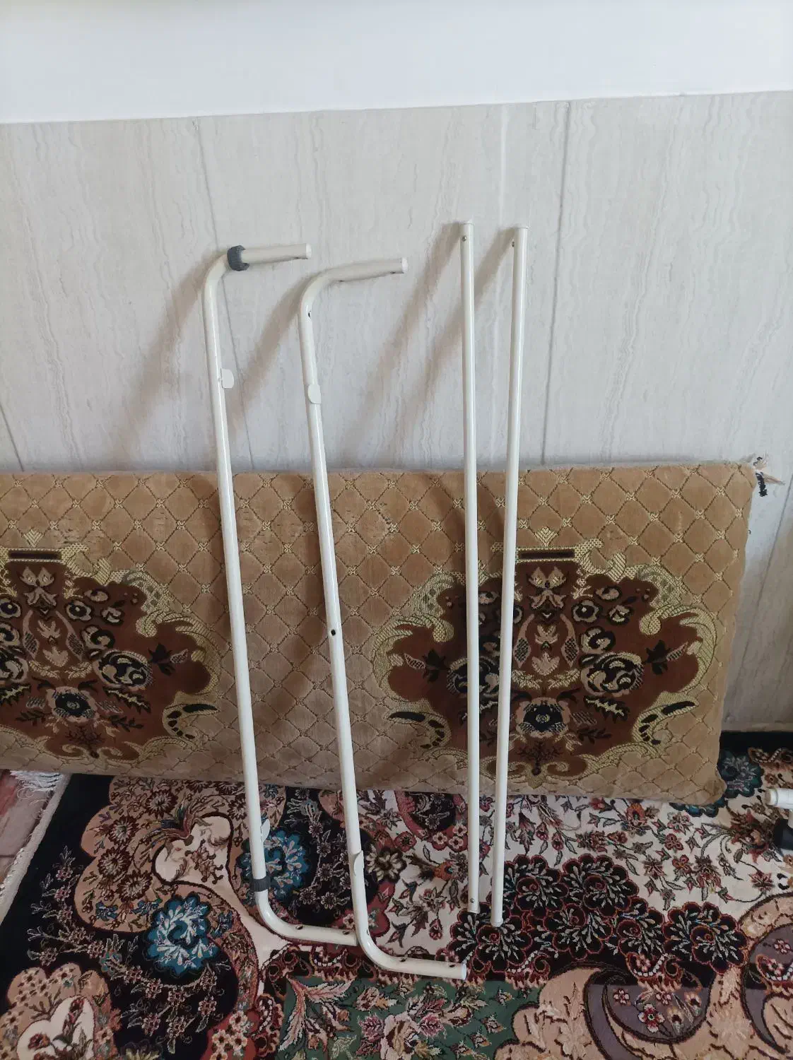 تخت گهواره ای نوزادتمیز وسالم وبدون استفاده|تخت و صندلی بچه|دامغان, |دیوار