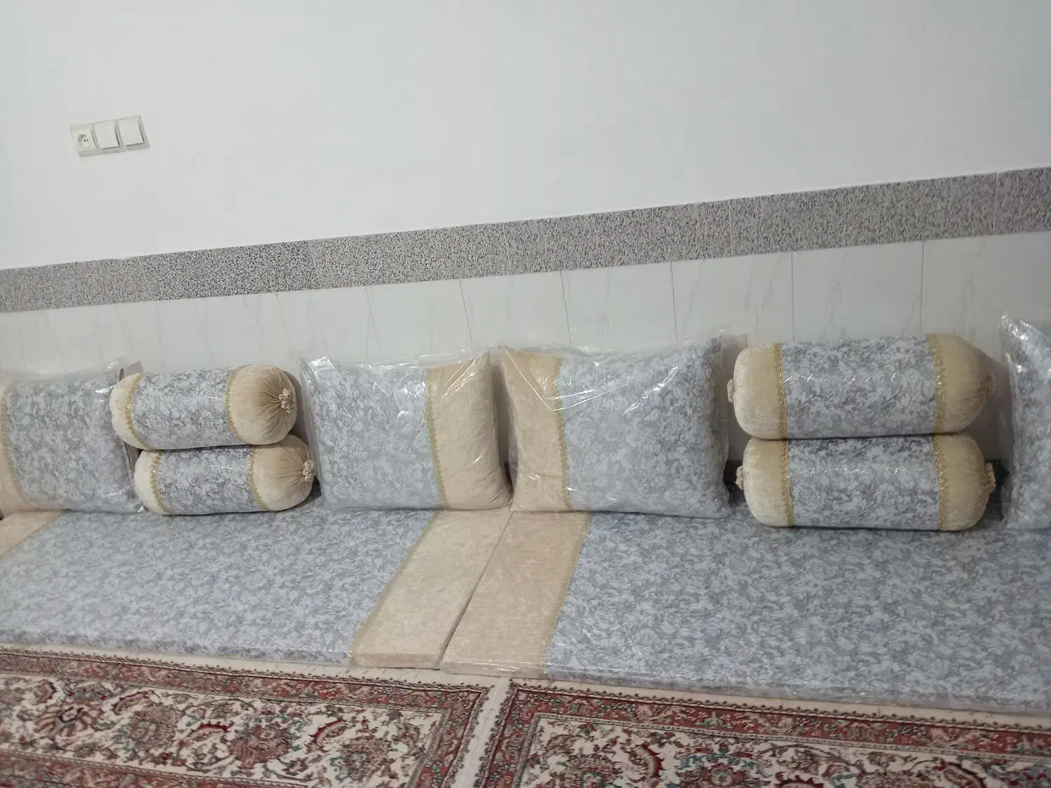 پشتی و سرویس کامل شاه نشین|مبلمان خانگی و میز عسلی|تربت‌حیدریه, جانبازان|دیوار