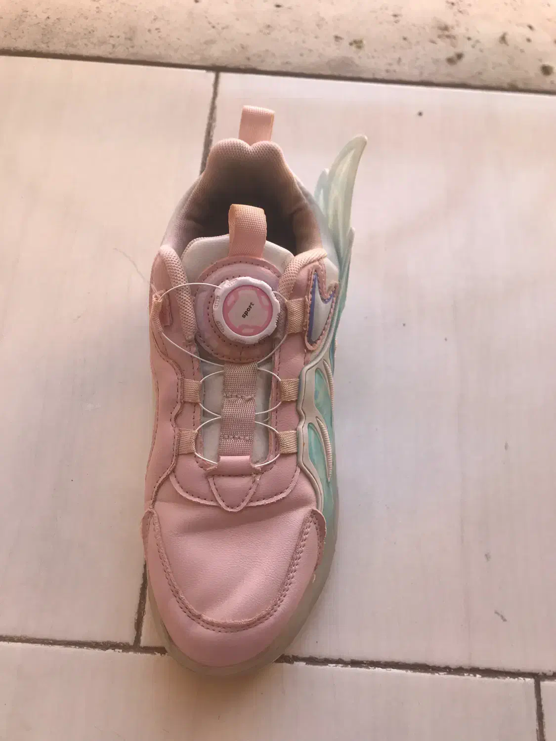 کفش اسکیتی چراغدار|دوچرخه، اسکیت، اسکوتر|پرند, فاز ۶|دیوار