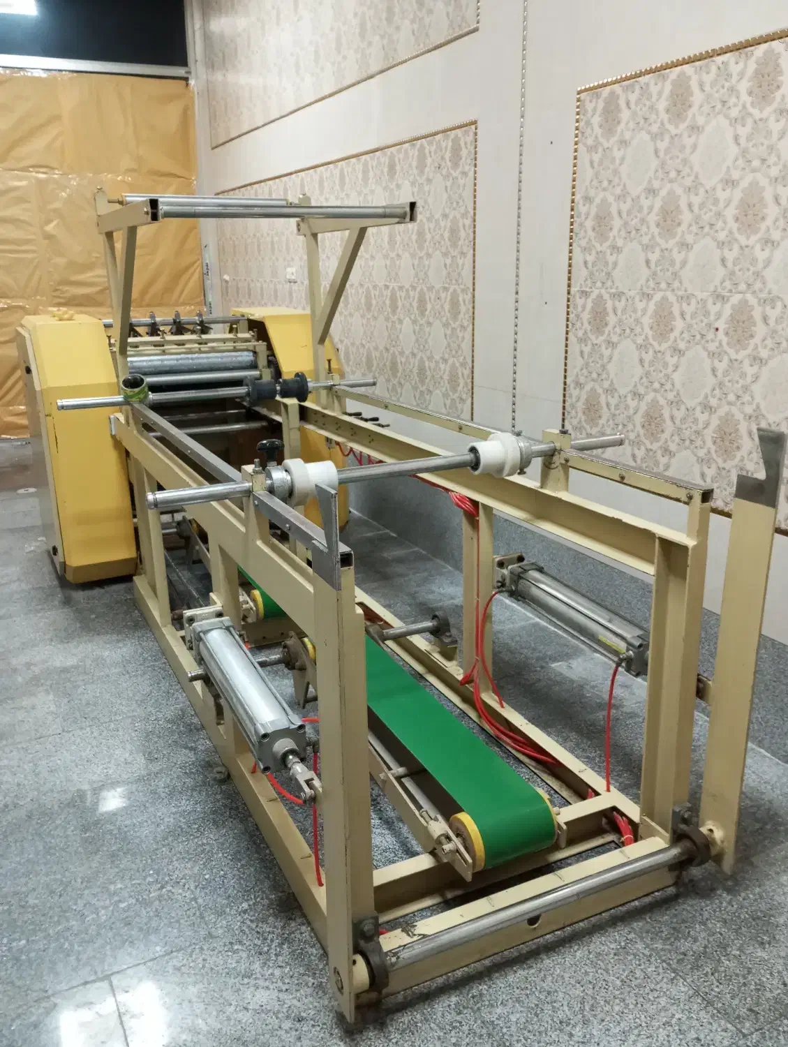 دستگاه دستمال کاغذی|ماشین‌آلات صنعتی|گوگان, |دیوار