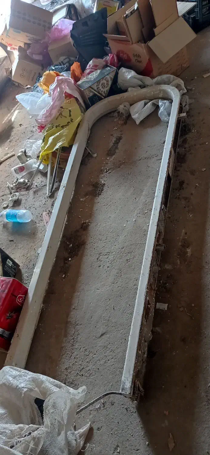 چهارچوب کف پهن و در چوبی تمیز|مصالح و تجهیزات ساختمان|قم, قلعه کامکار|دیوار