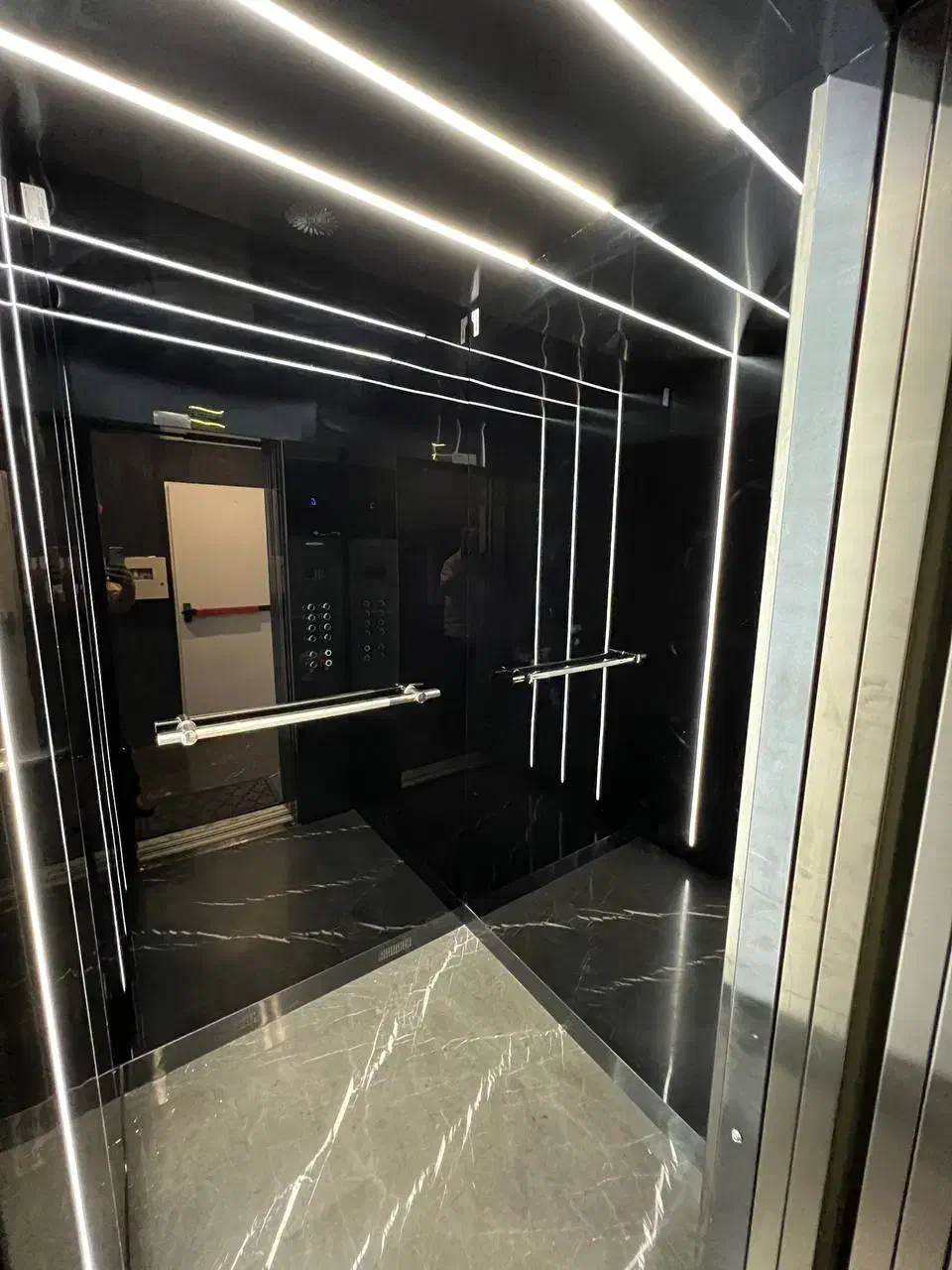 ۹۲متر / فول امکانات سالن وخوابها پرده‌ خور شیک