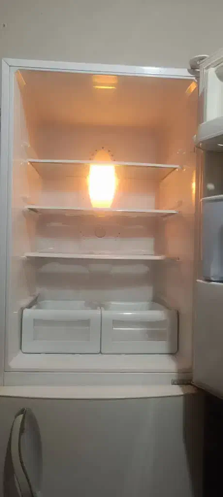 یخچال ضد برفک کاملا سالم و تمیز|یخچال و فریزر|سراوان, |دیوار