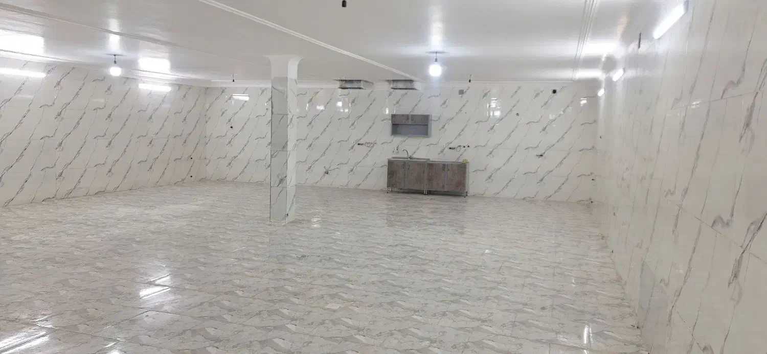 طبقه پایین مغازه شیک وبزرگ|اجارهٔ مغازه و غرفه|یزد, |دیوار