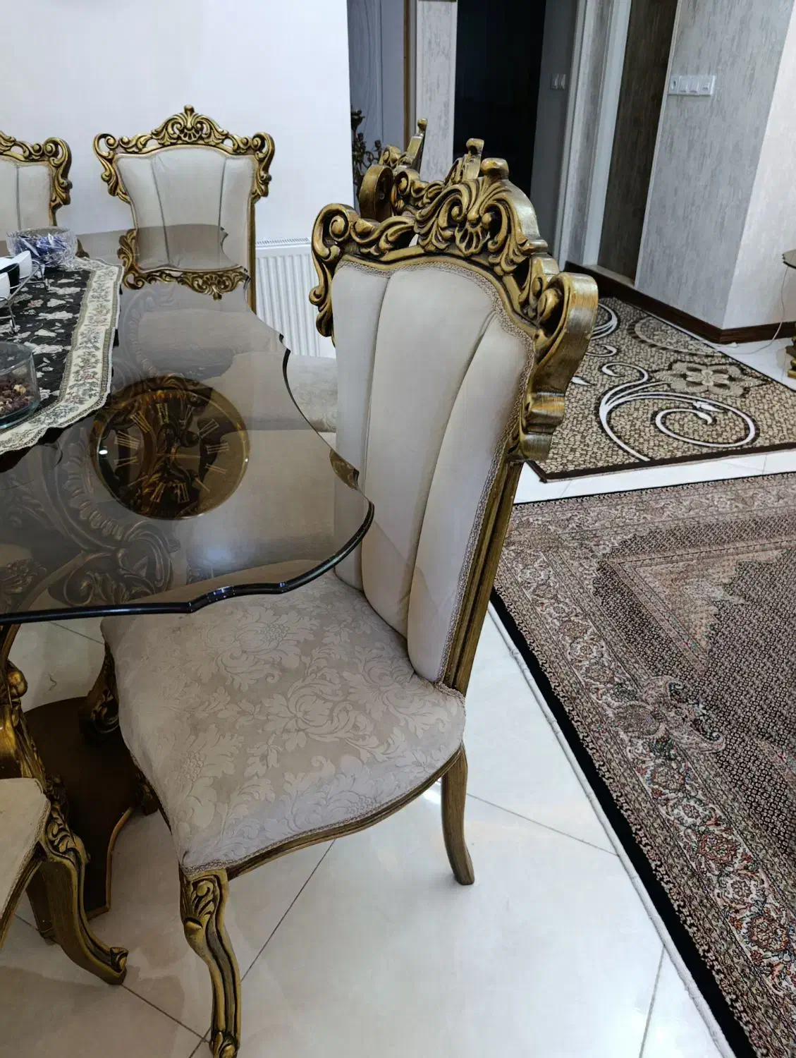 مبل سلطنتی هفت نفر با میز نهارخوری ۸نفره|مبلمان خانگی و میز عسلی|تهران, اسفندیاری|دیوار