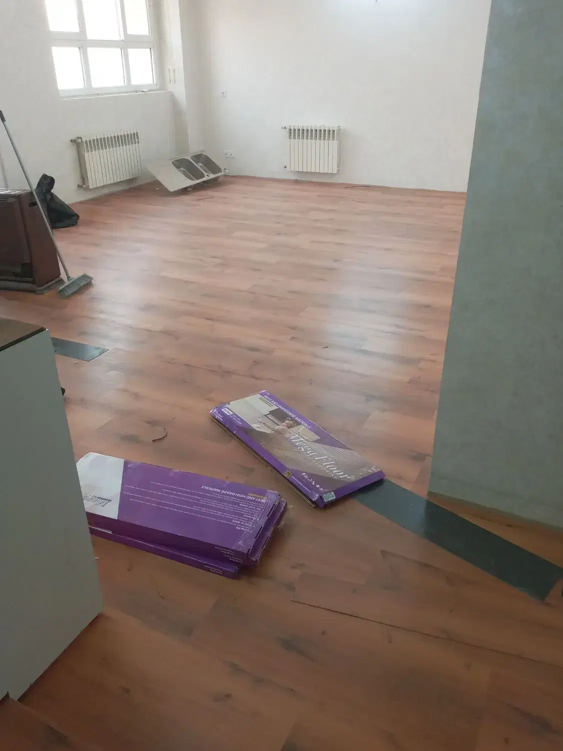 نصب کفپوش پی وی سی طرح پارکت نصاب کفپوش|خدمات پیشه و مهارت|اصفهان, گلزار|دیوار