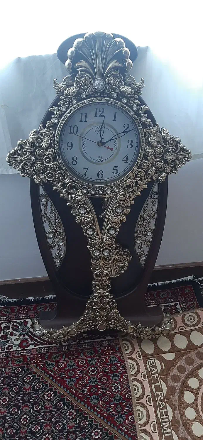 ساعت بسیار زیبا|ساعت دیواری و تزئینی|همدان, |دیوار