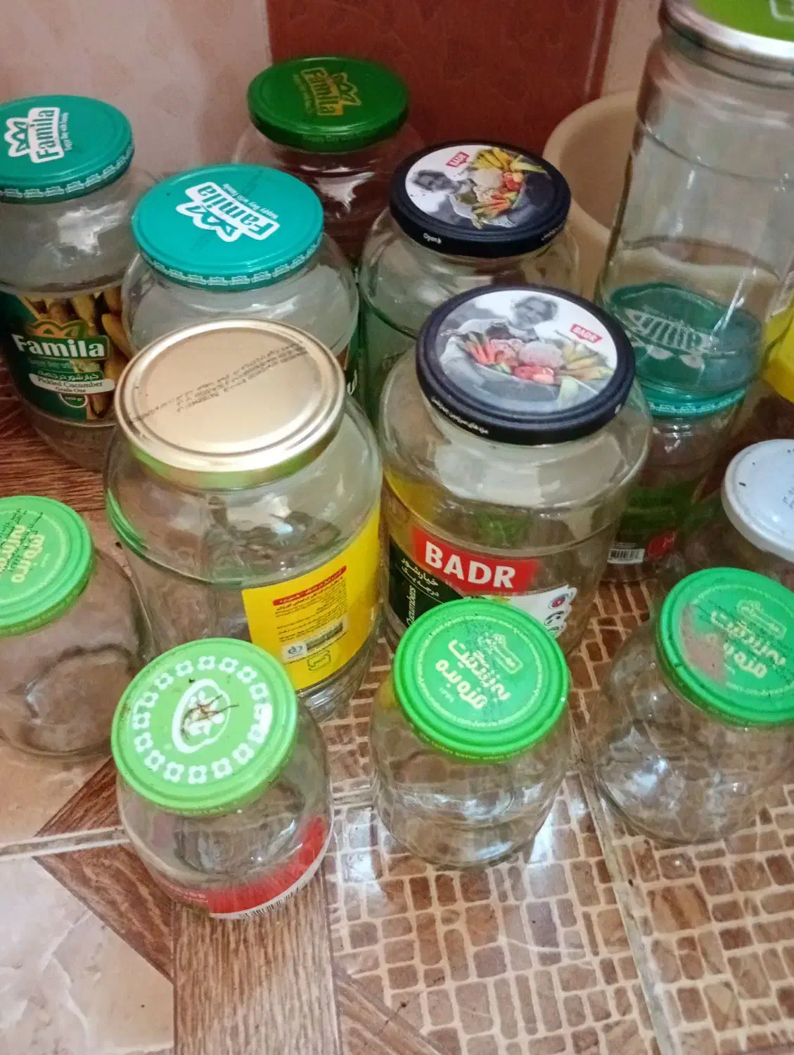 شیشه خالی بزرگ و کوچک|ظروف نگهدارنده، پلاستیکی، یک‌بارمصرف|لنگرود, |دیوار