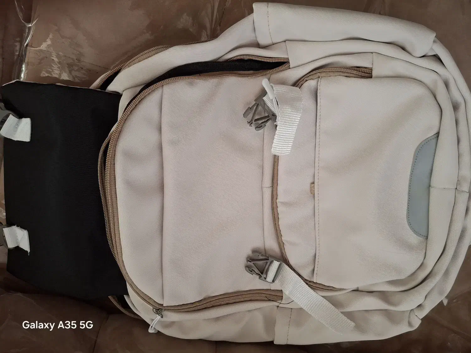 کیف مدرسه|کیف، کفش، کمربند|ساوه, |دیوار