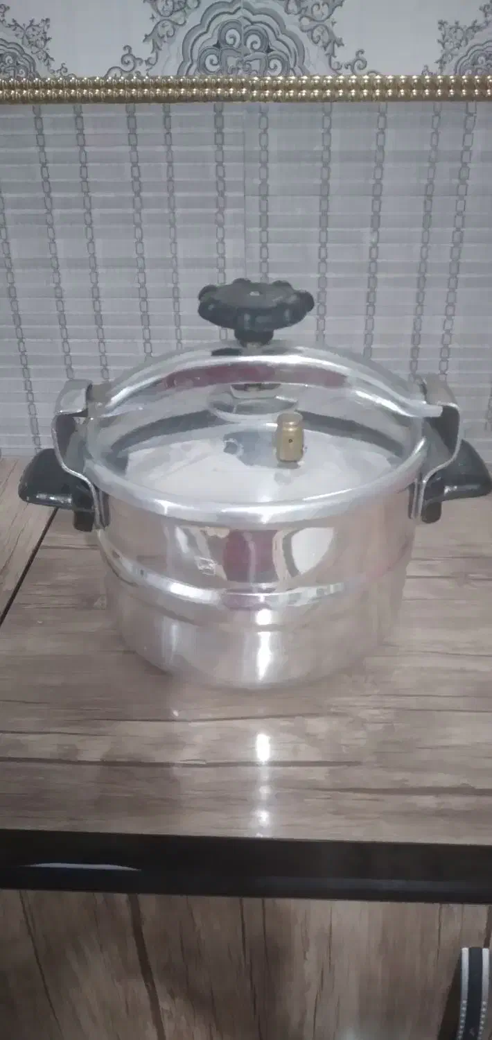 دیگ زودپز ۸لیتری۱۵۰۰۰۰۰|ظروف پختوپز|قروه, |دیوار