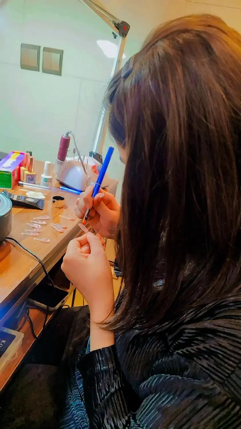 آفرخفن آموزش و خدمات تخصصی کاشت ناخن(ژل و پودر)|خدمات آرایشگری و زیبایی|شاهینشهر, فردوسی|دیوار